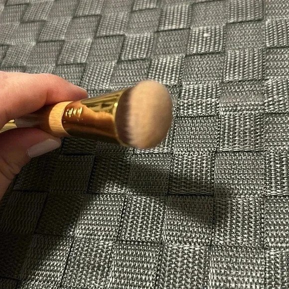 TARTE Slenderizer Bamboo double ended contour brush - Picture 4 of 5